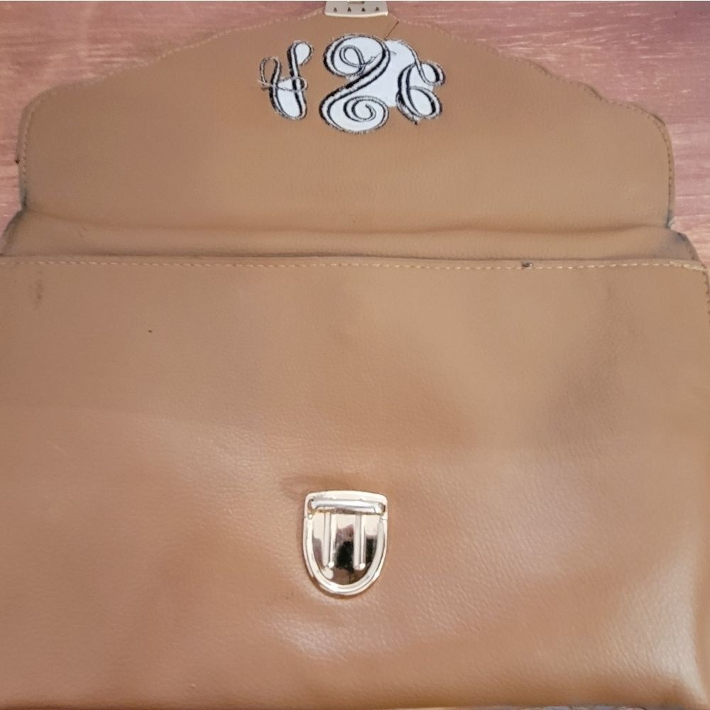 MONOGRAMMED CROSSBODY CLUTCH (ARL INITIALS) - Picture 9 of 16